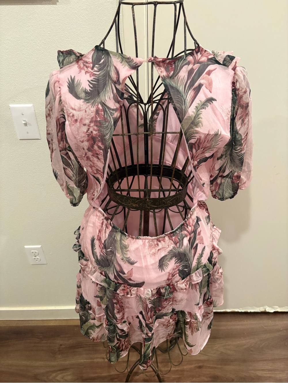 Floral Pink Ruffle Tiered V-Neck Dress with open back. - Picture 5 of 8